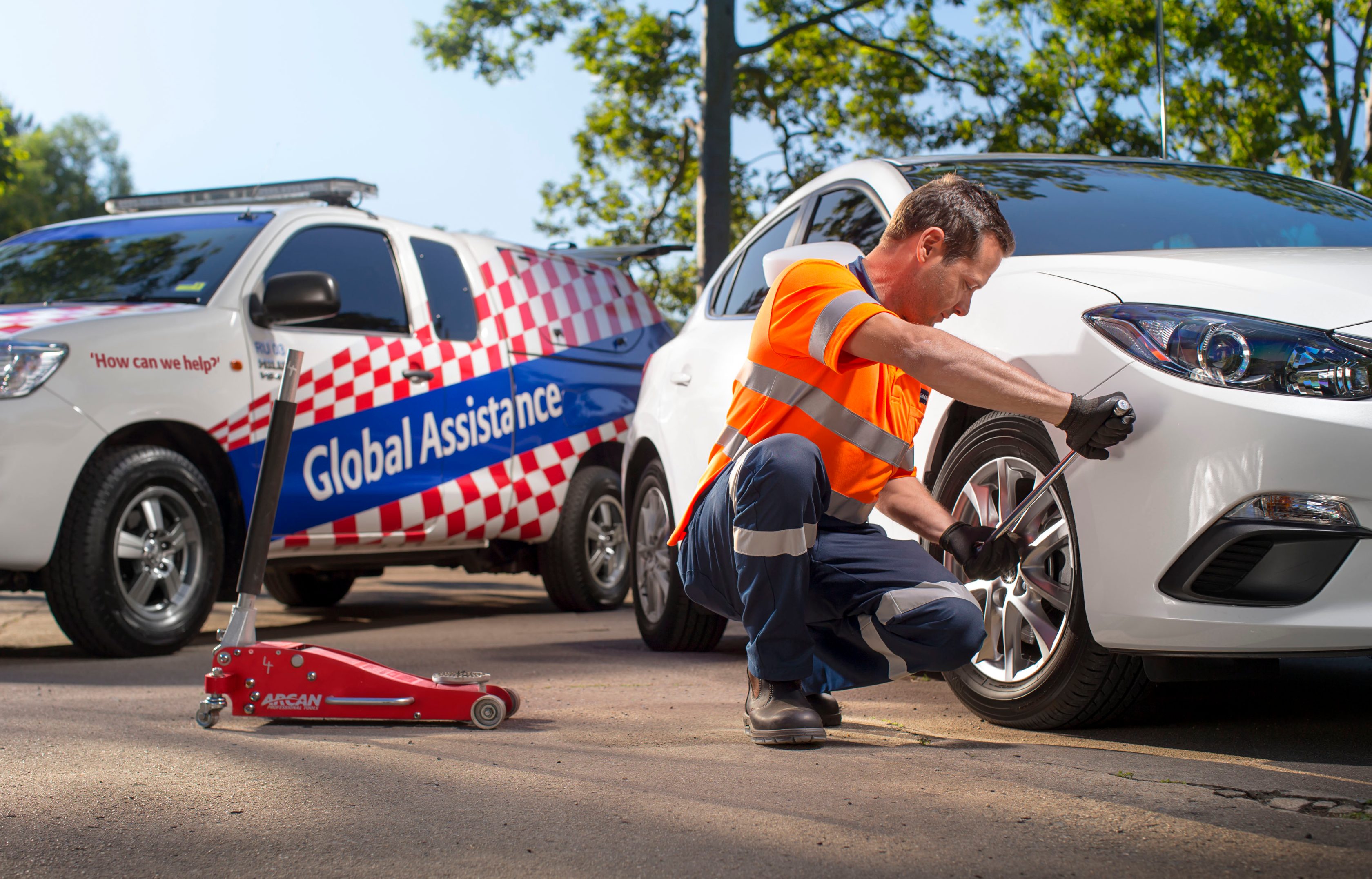 Roadside Assistance technician changing a tyre.